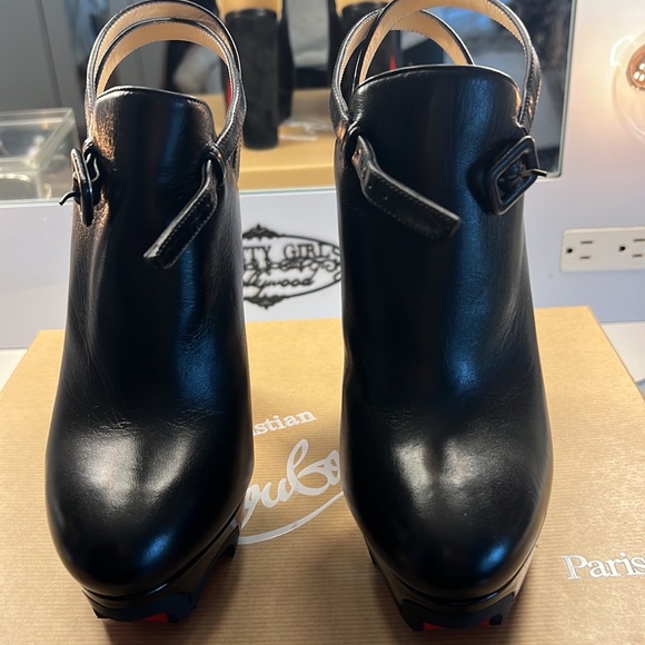 CHRISTIAN LOUBOUTIN - NEVER WORN - Picture 3 of 5